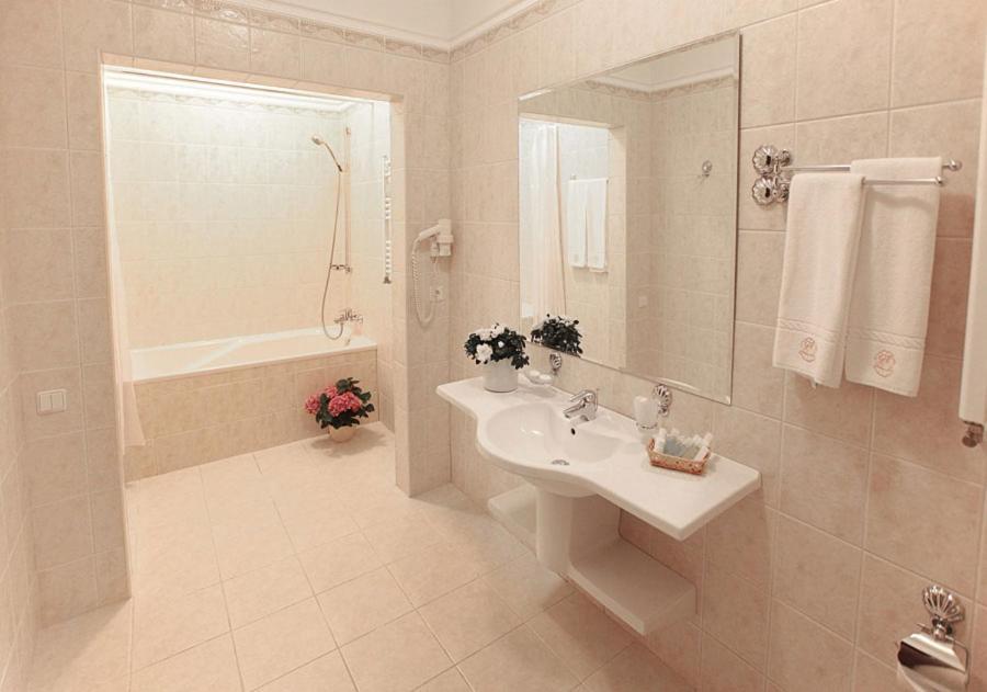 King Suite with Sea View