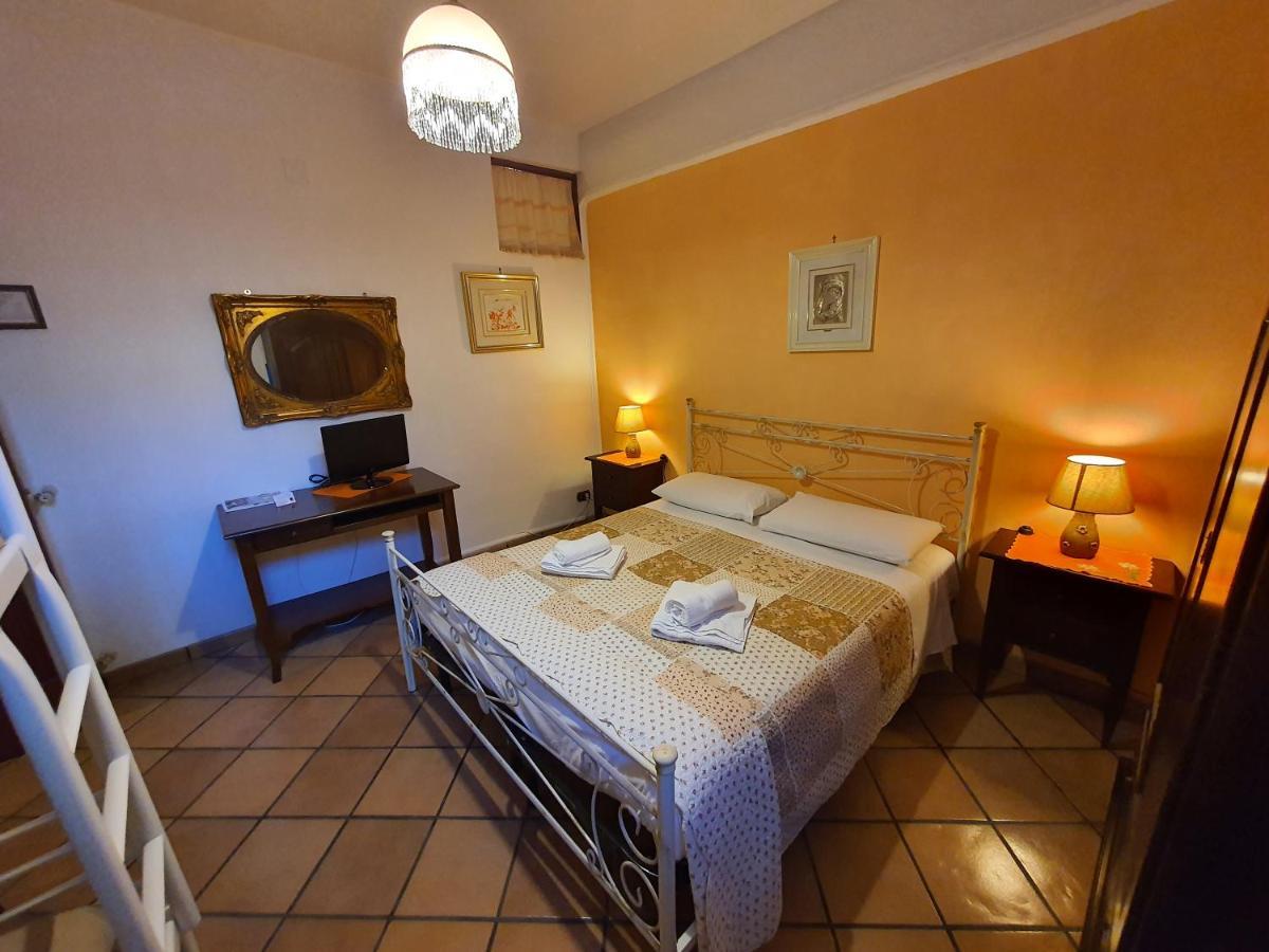 Camera Matrimoniale/Doppia con Letti Singoli con Bagno Privato Esterno
