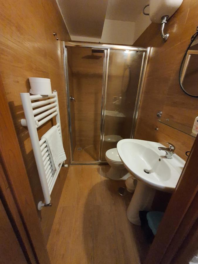 Camera Matrimoniale/Doppia con Letti Singoli con Bagno Privato Esterno