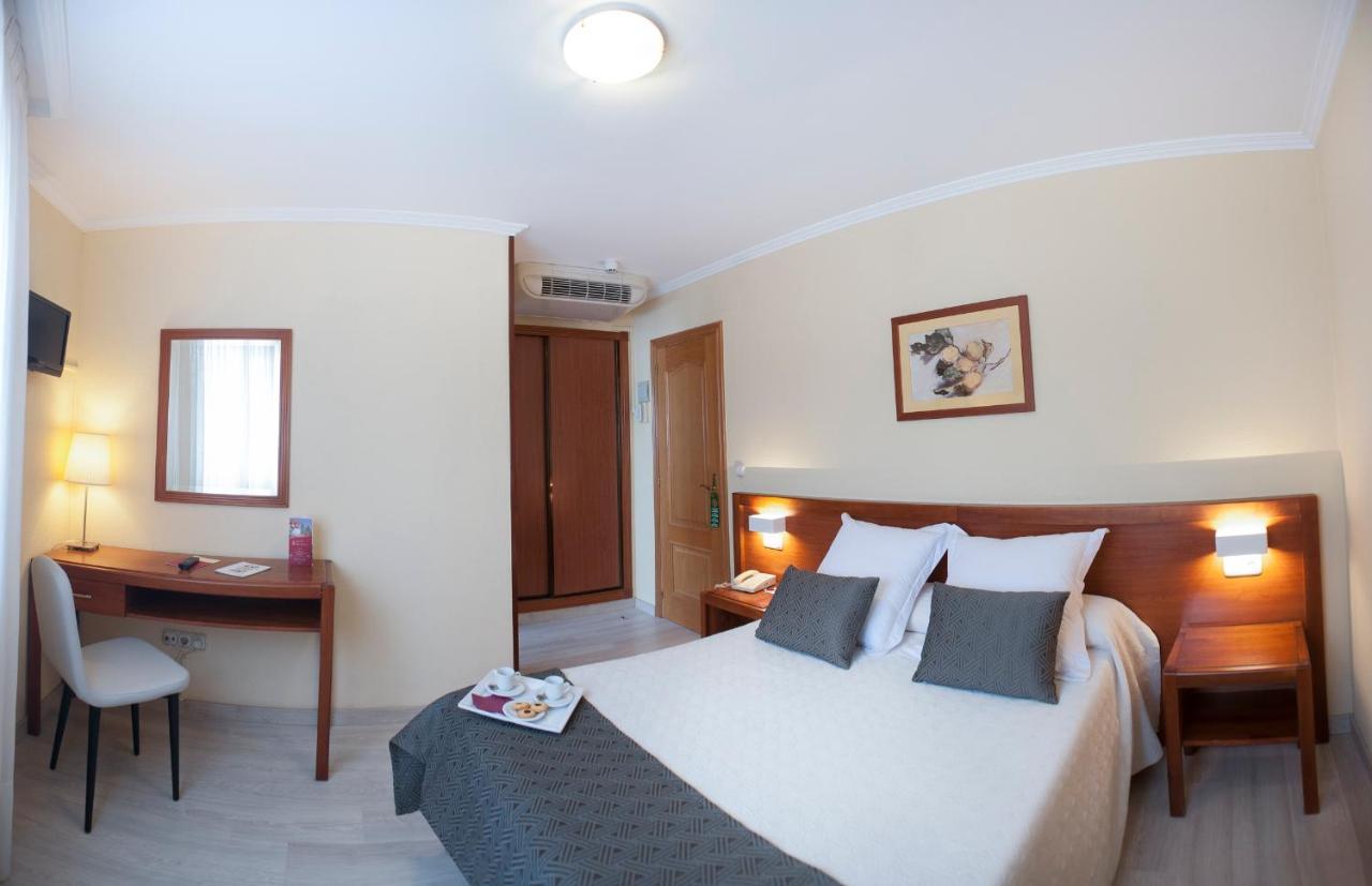 Quarto com 2 Camas de Solteiro