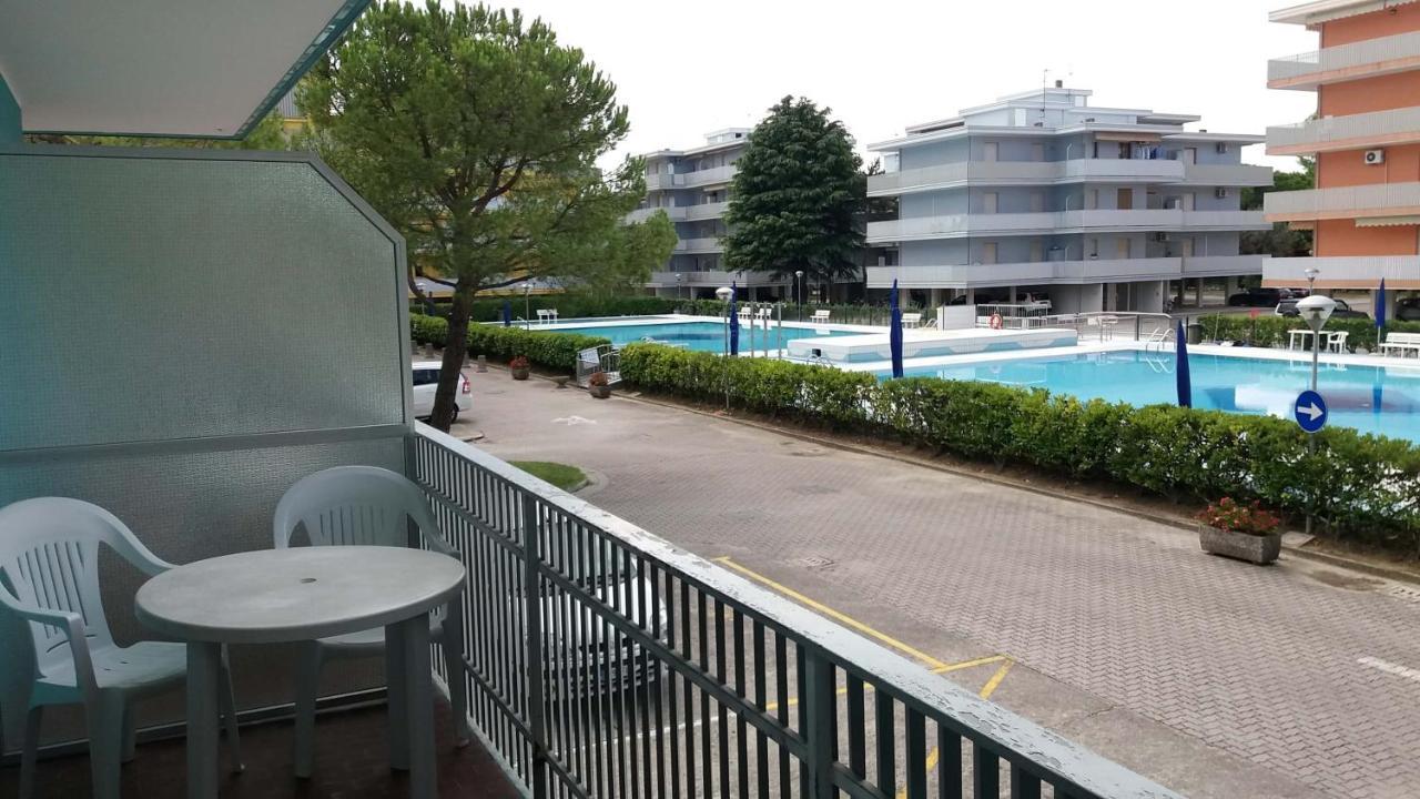 Apartment mit Poolblick