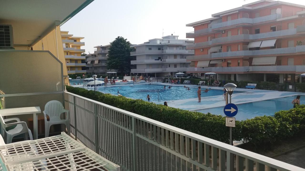 Apartment mit Poolblick