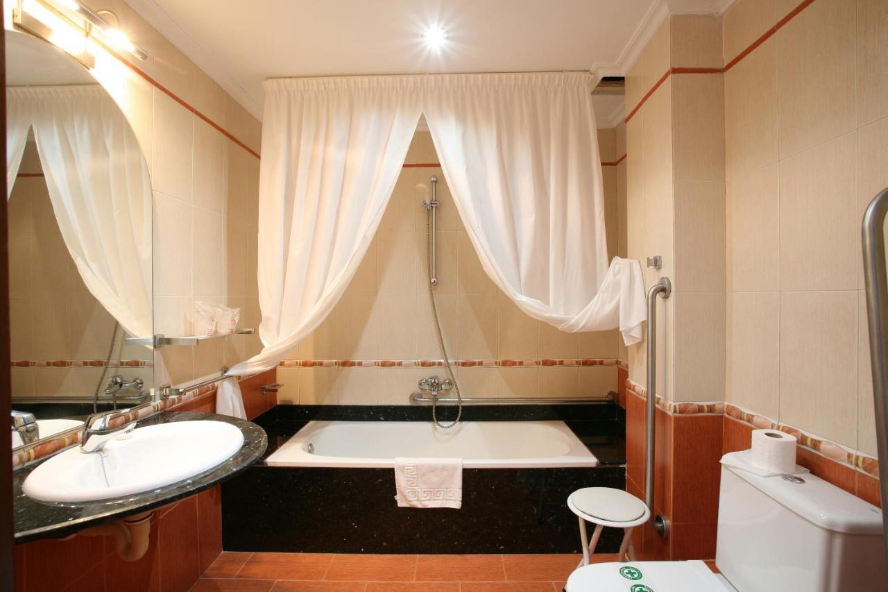 Chambre Lit Queen-size - Accessible aux Personnes à Mobilité Réduite