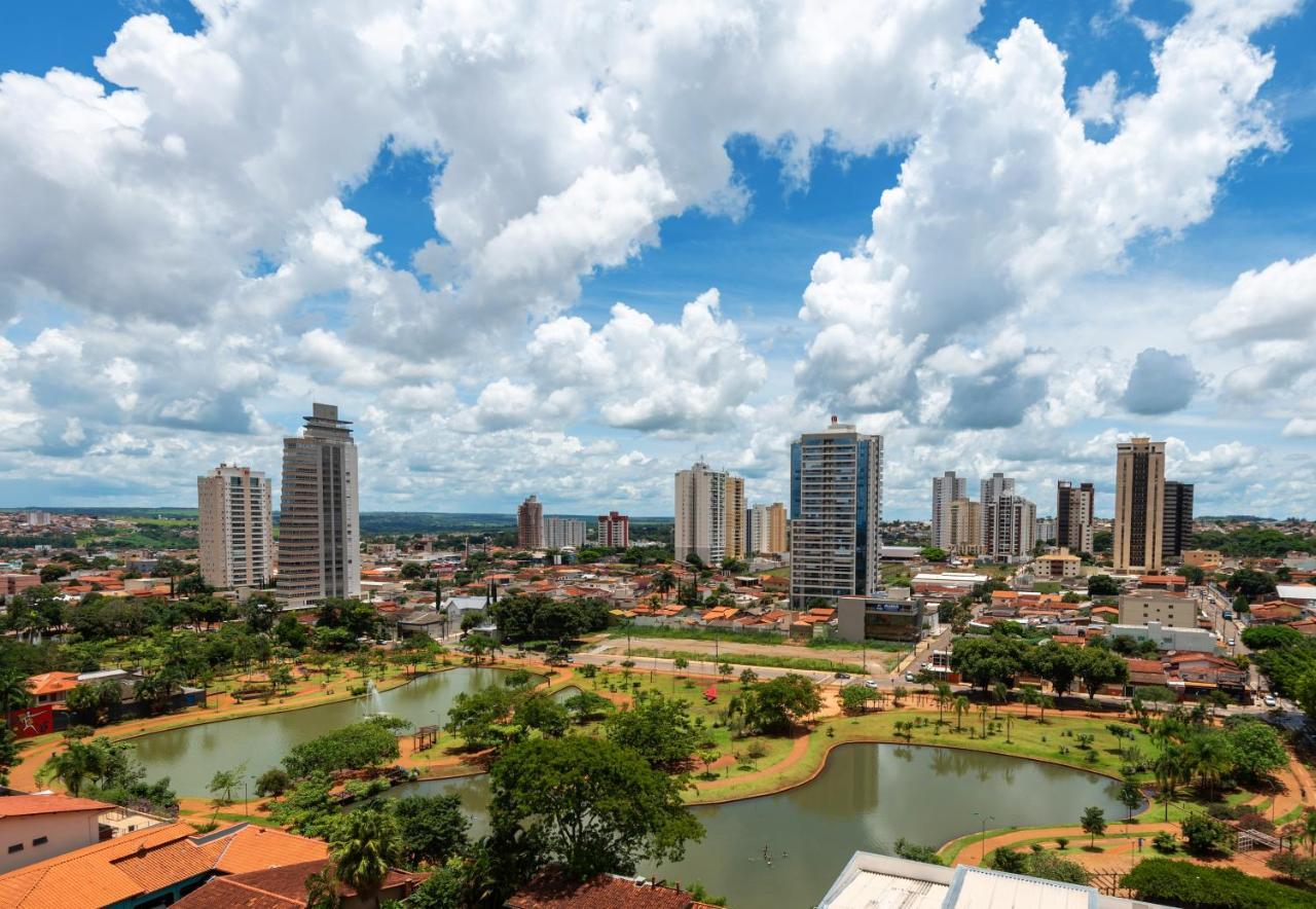 Quarto Empresarial com Cama King-size
