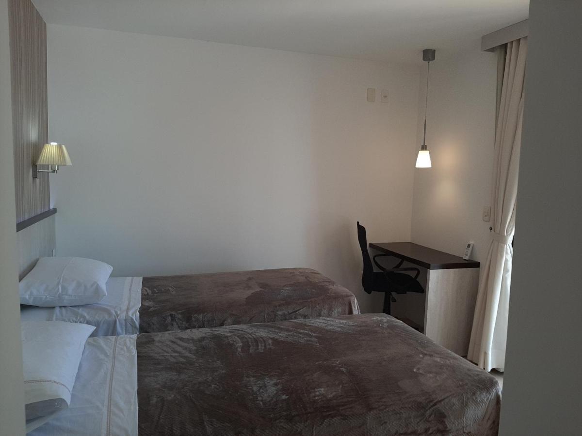 Quarto com Cama de Casal ou 2 de Solteiro e Terraço