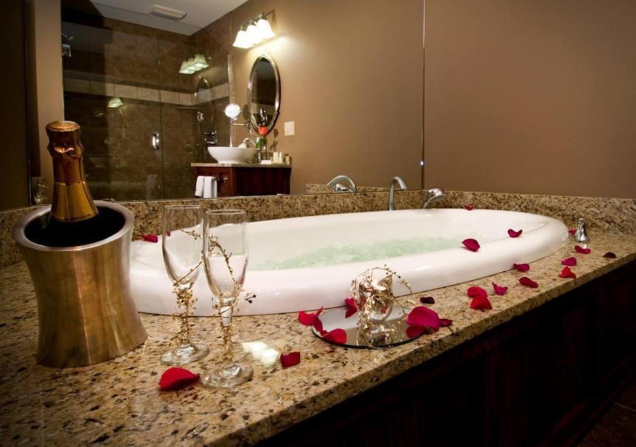 Deluxe Suite with Spa Bath