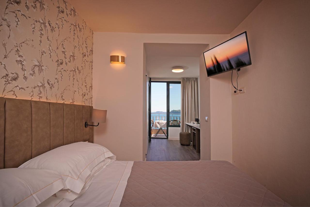 Camera Compatta con Vista Lago e Balcone