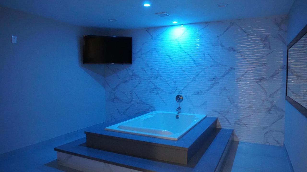 King Suite with Spa Bath