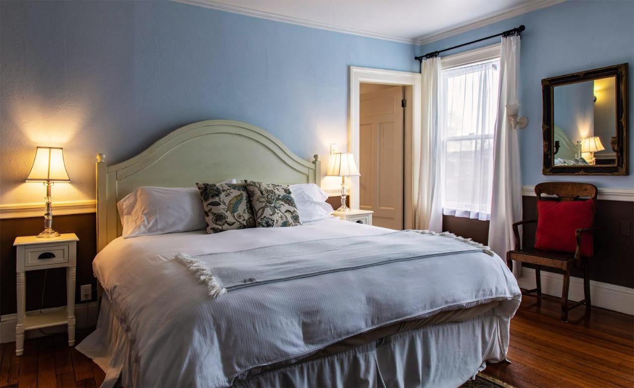 King Room with Private Bathroom