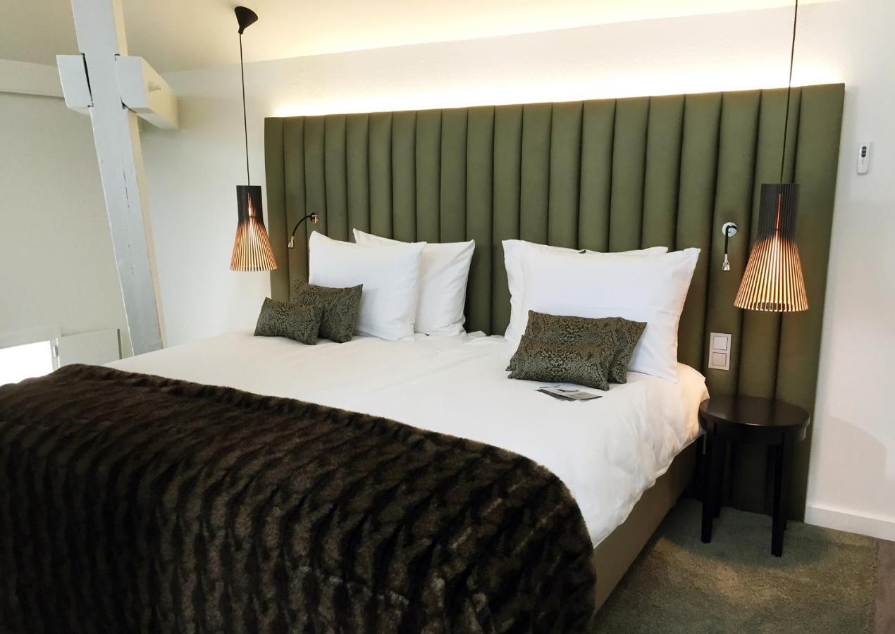 Executive Suite,830437490:JPEG