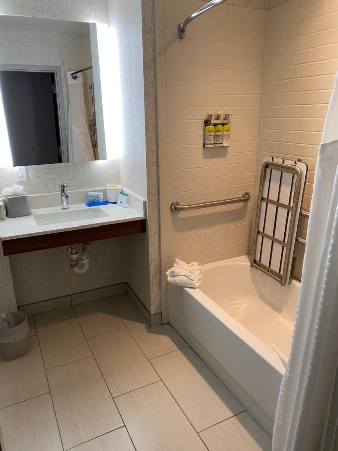 Standard King Room with Mobility Accessible Tub,1450600045:JPEG