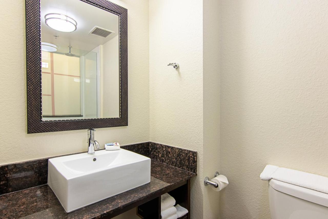 Deluxe Room with Two Double Beds Smoke Free