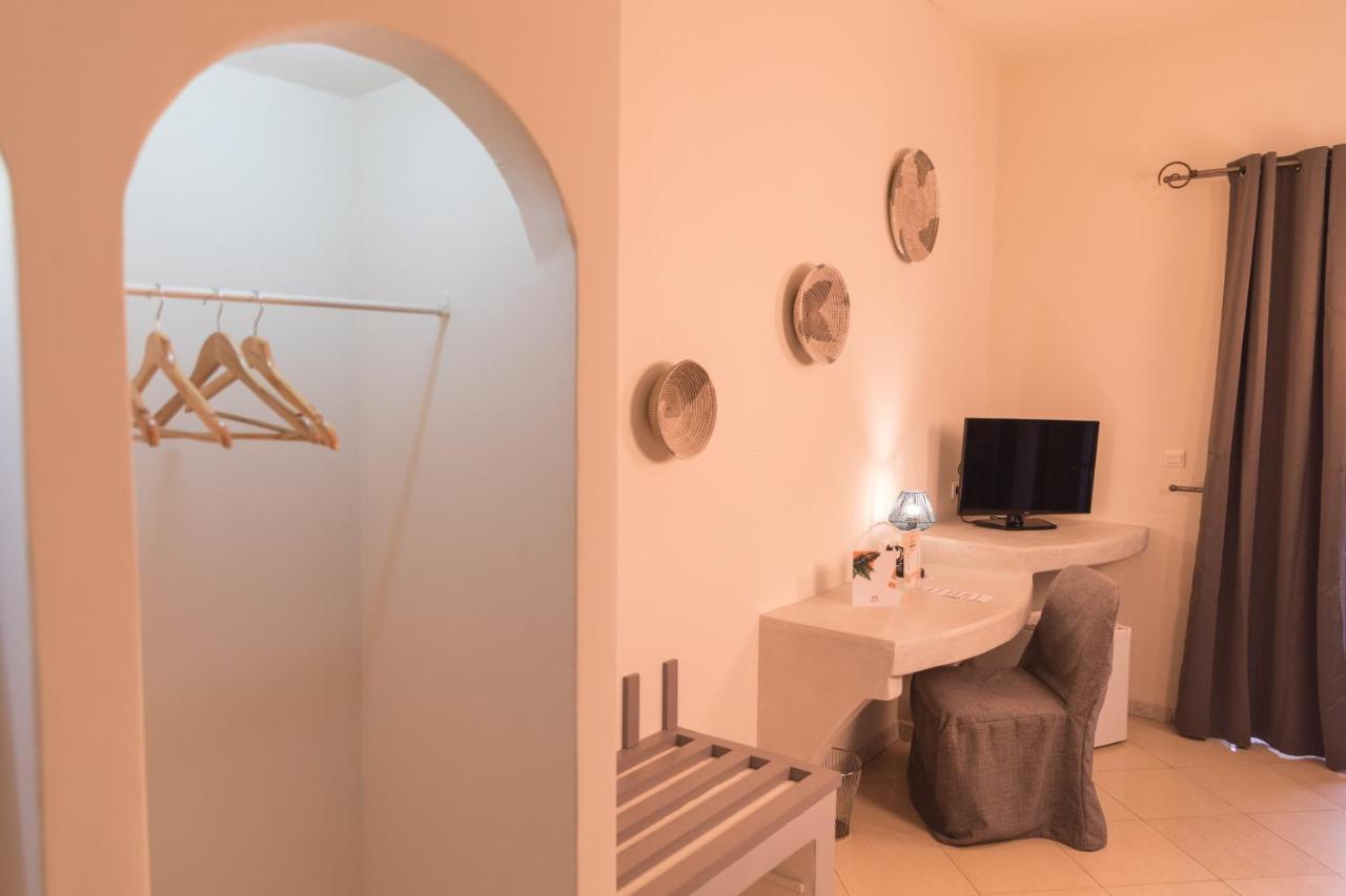 Camera Doppia con Letti Singoli con Vista Piscina