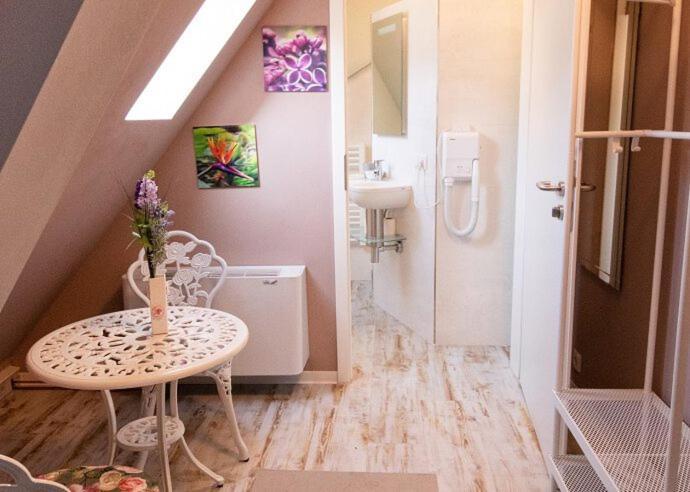 Doppelzimmer mit eigenem Bad