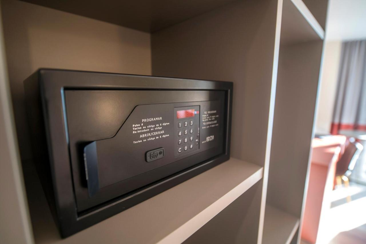 Quarto Twin Superior com Vista Mar Lateral