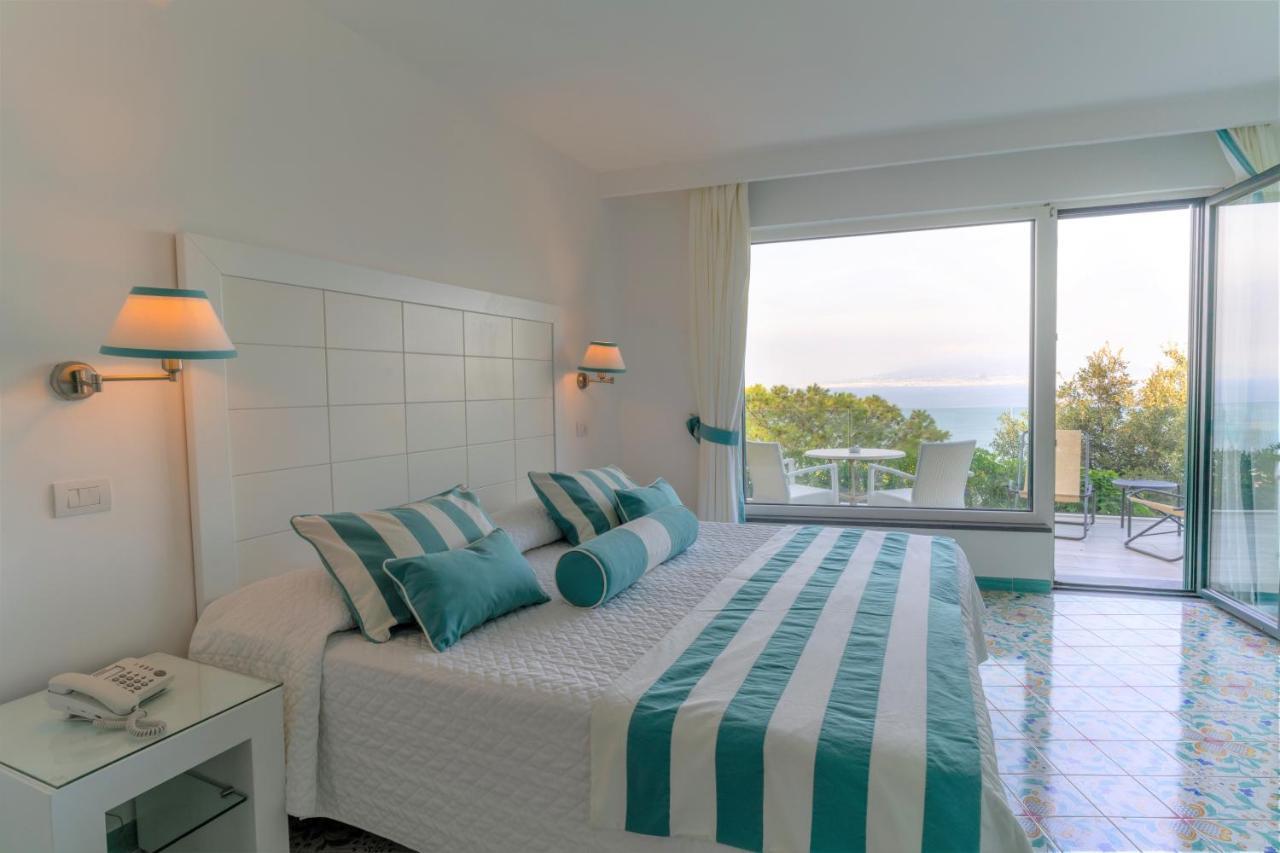 Chambre Double Supérieure avec Terrasse et Jacuzzi Extérieur