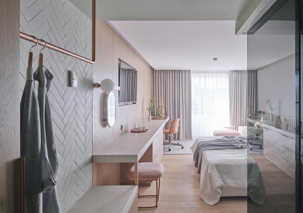Premier Twin Bed Room Balcony,1177149409:JPEG
