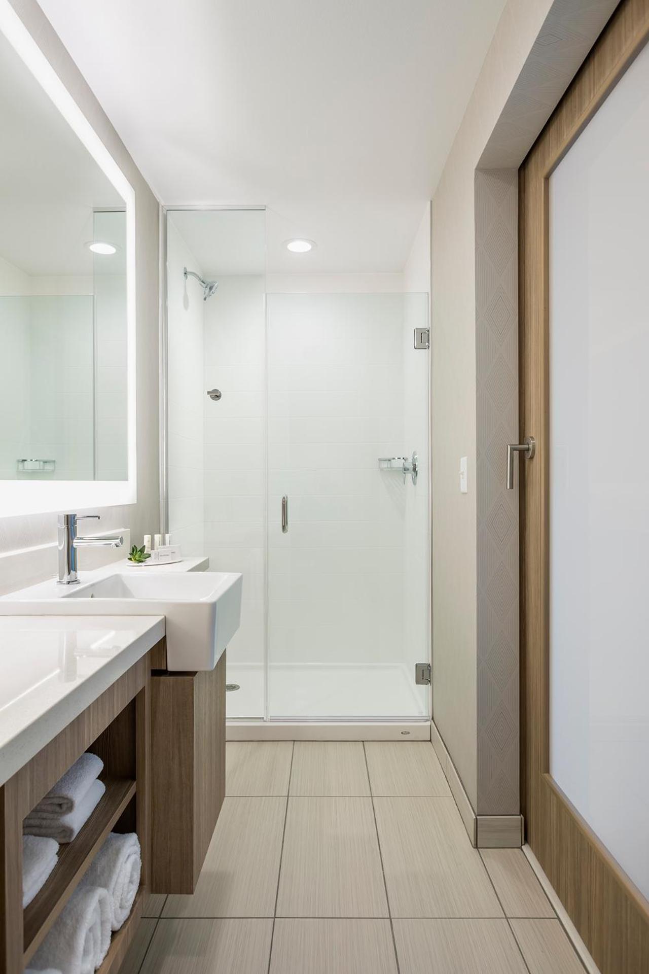1 Bedroom Larger Suite, 1 King, Sofa bed,1634456642:JPEG