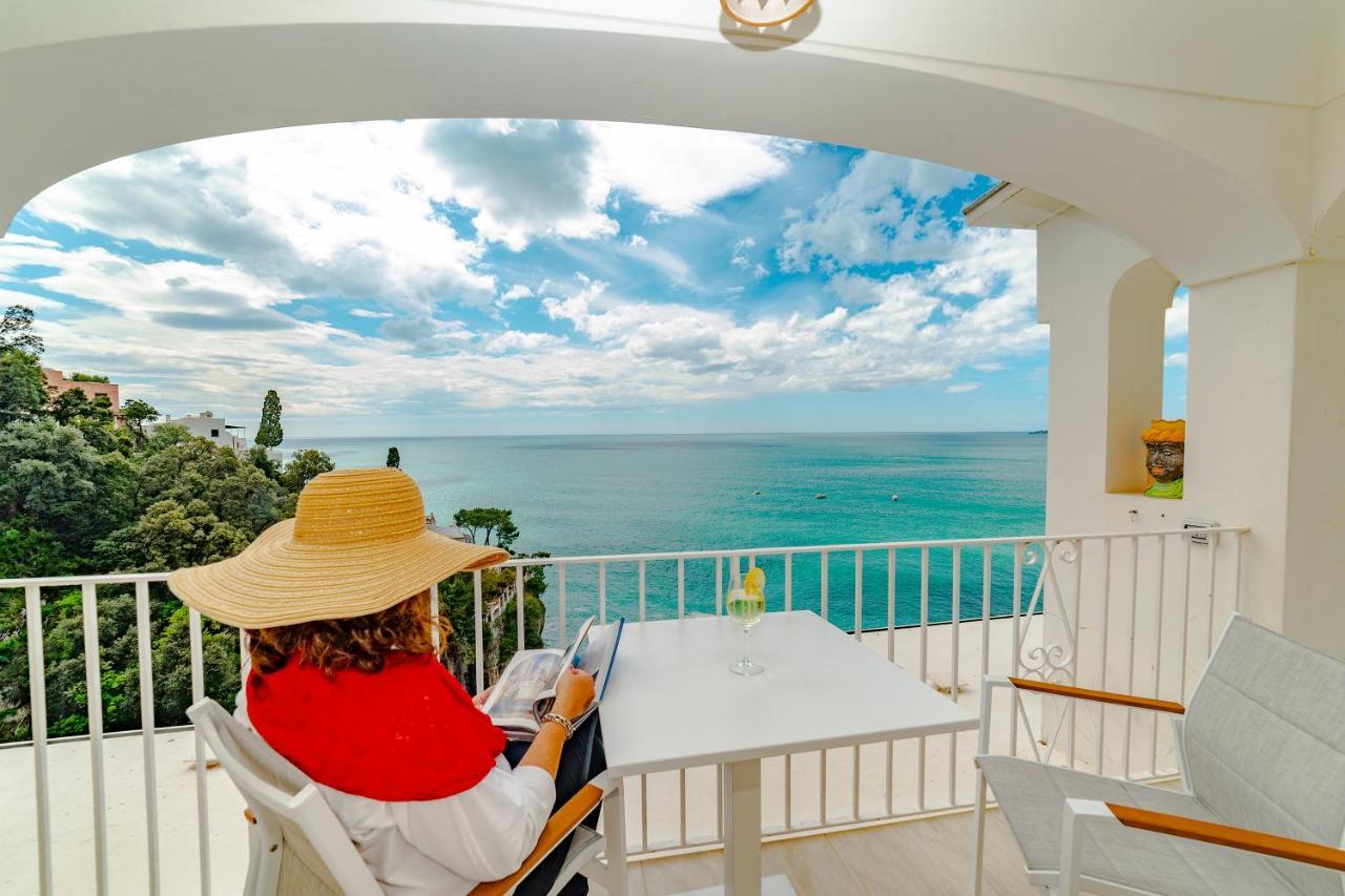 Doppelzimmer mit Balkon und Meerblick