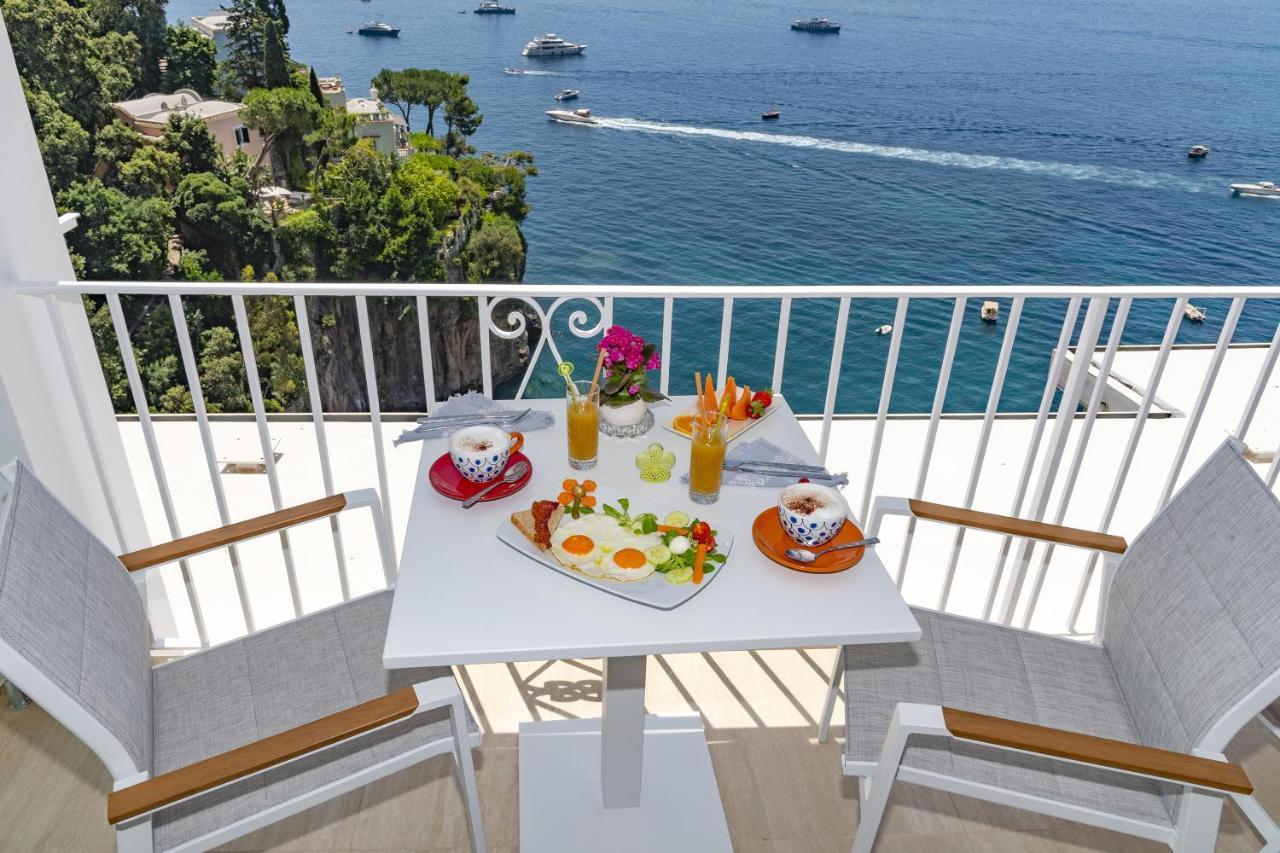 Doppelzimmer mit Balkon und Meerblick
