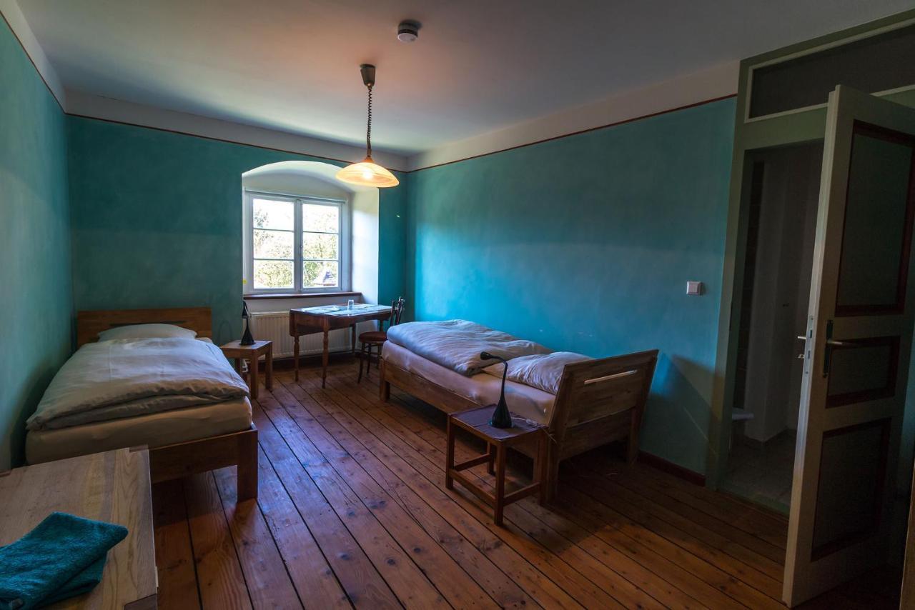 Zweibettzimmer mit Dusche