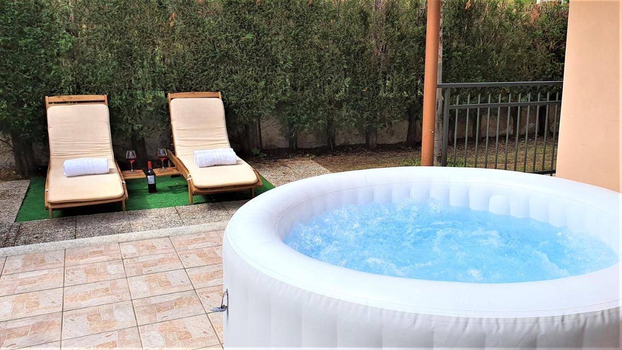 Three-Bedroom Apartment Spa Bath,1036025221:JPEG