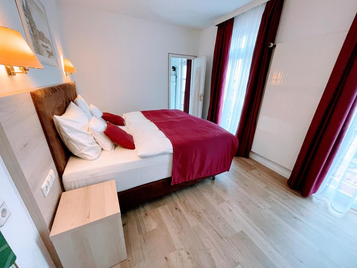 Large Double Room,1037653708:JPEG