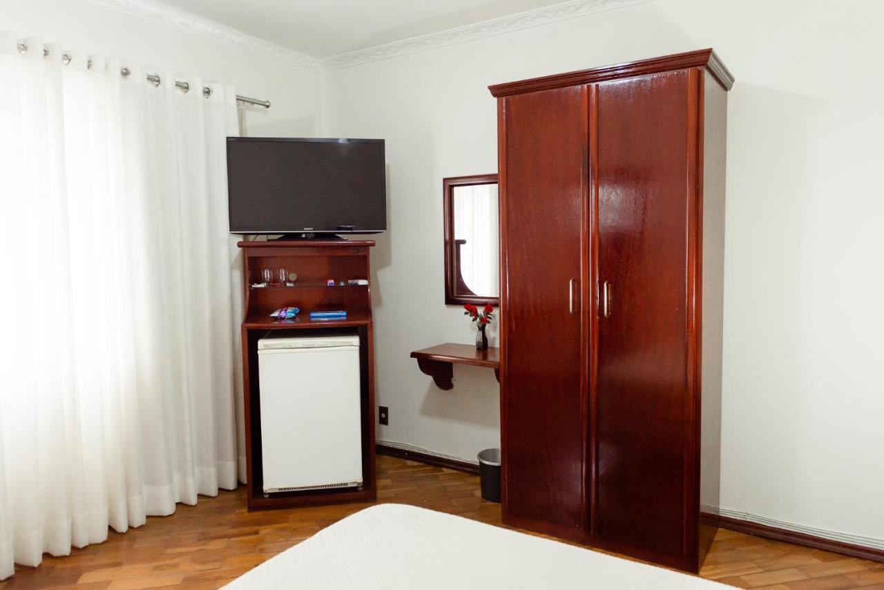 Quarto com Cama de Casal ou 2 de Solteiro