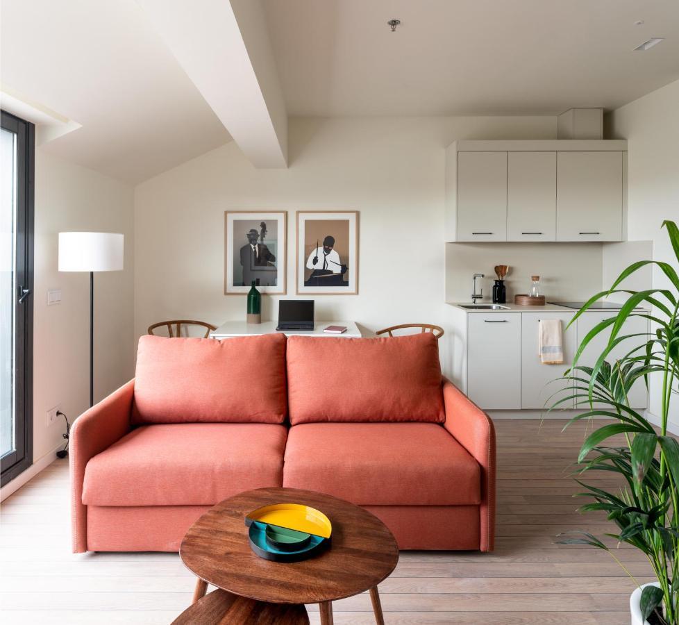 Apartment Terrace,1038359134:JPEG