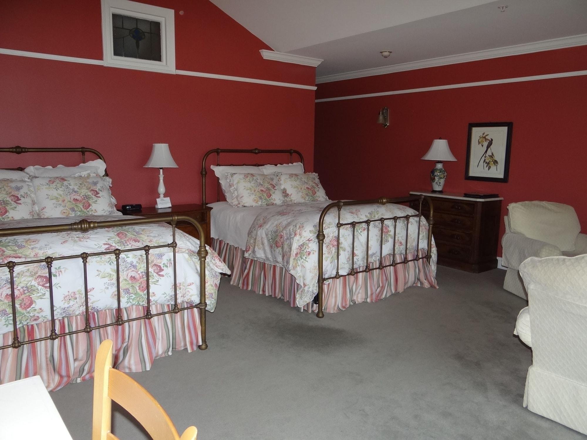 Queen Room with Two Queen Beds - Lake View
