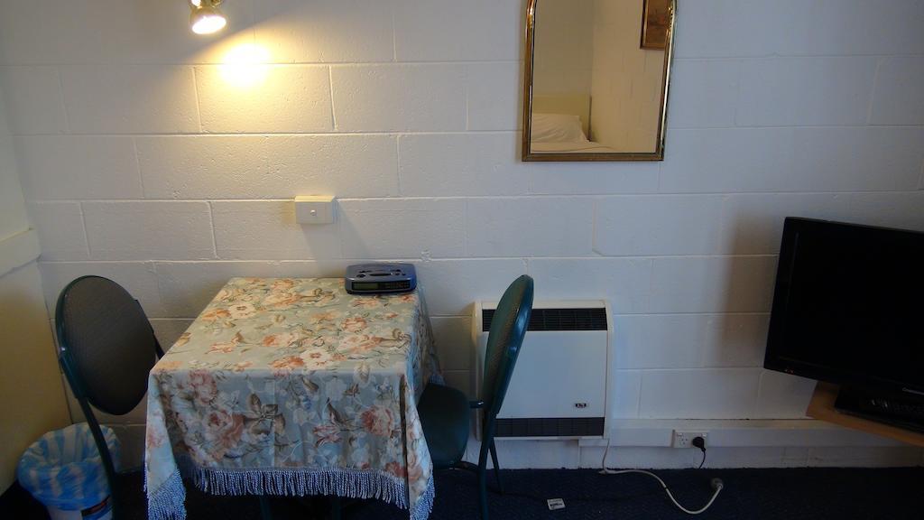 Zweibettzimmer mit Küchenzeile