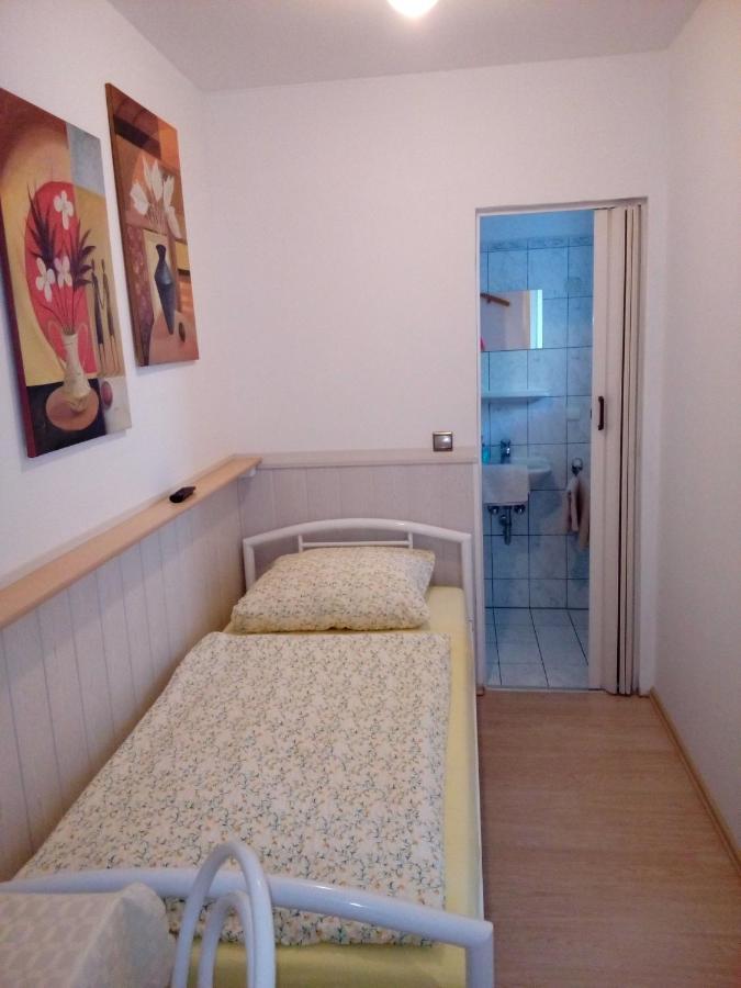 Single Room without Shower,1054039432:JPEG