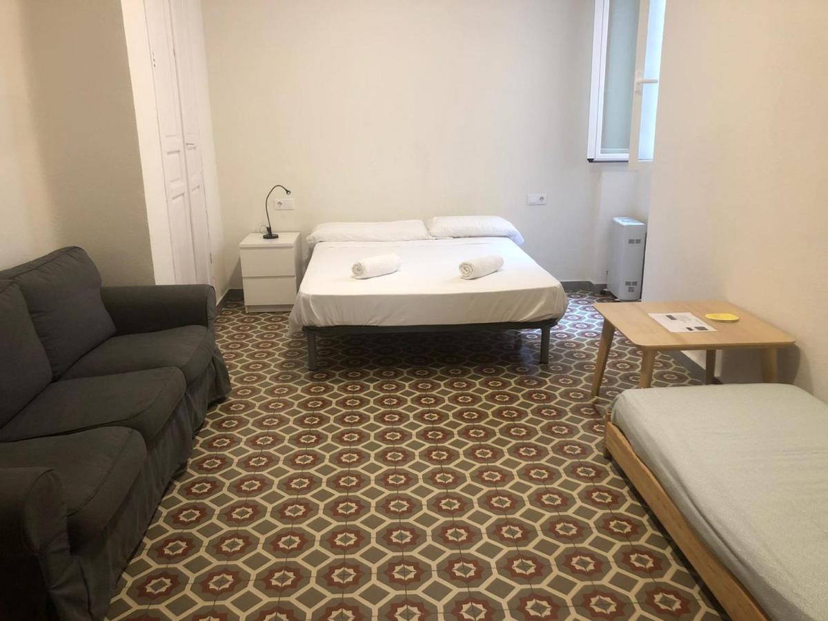 Basic Dreibettzimmer mit Gemeinschaftsbad