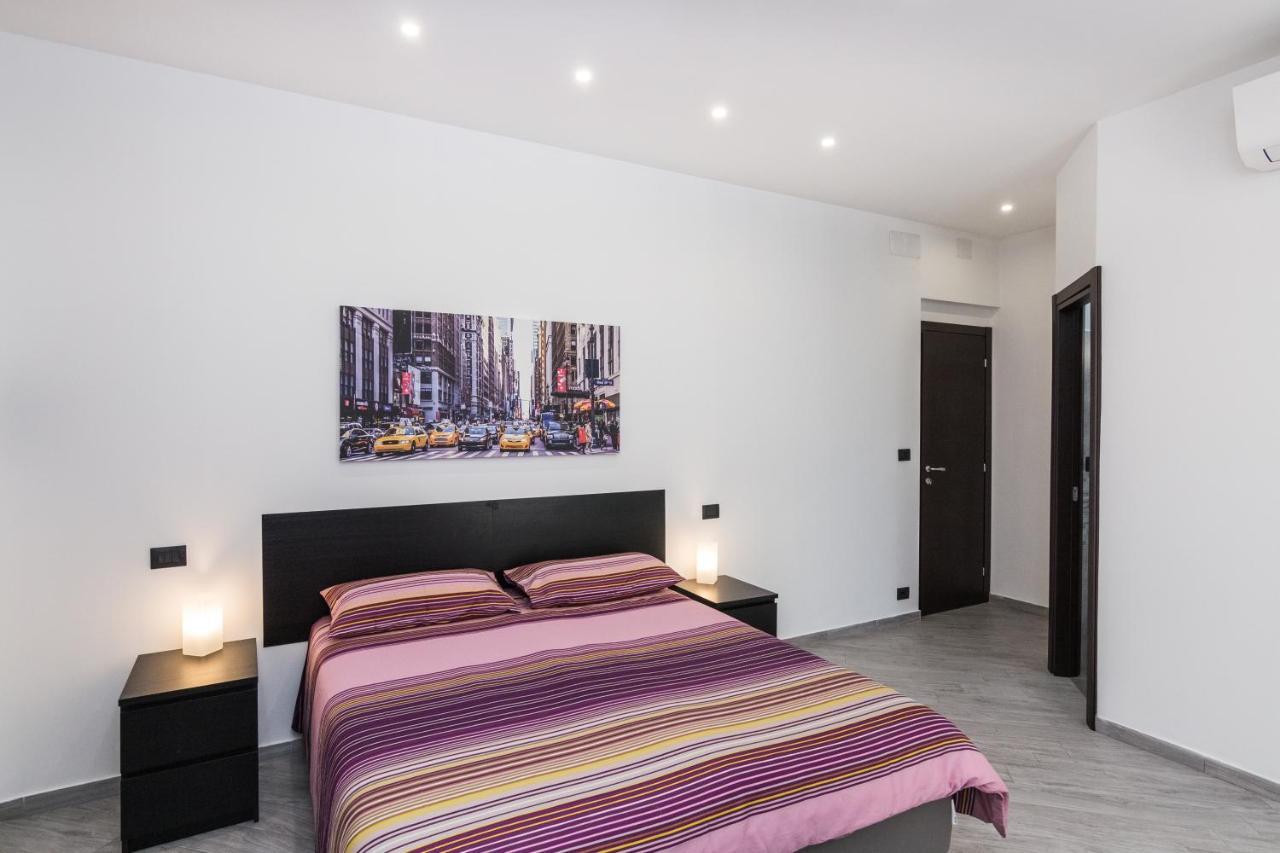 Doppel-/Zweibettzimmer mit Balkon