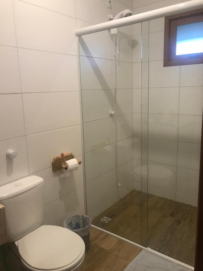 Suíte com Cama Queen-size e Vista da Piscina