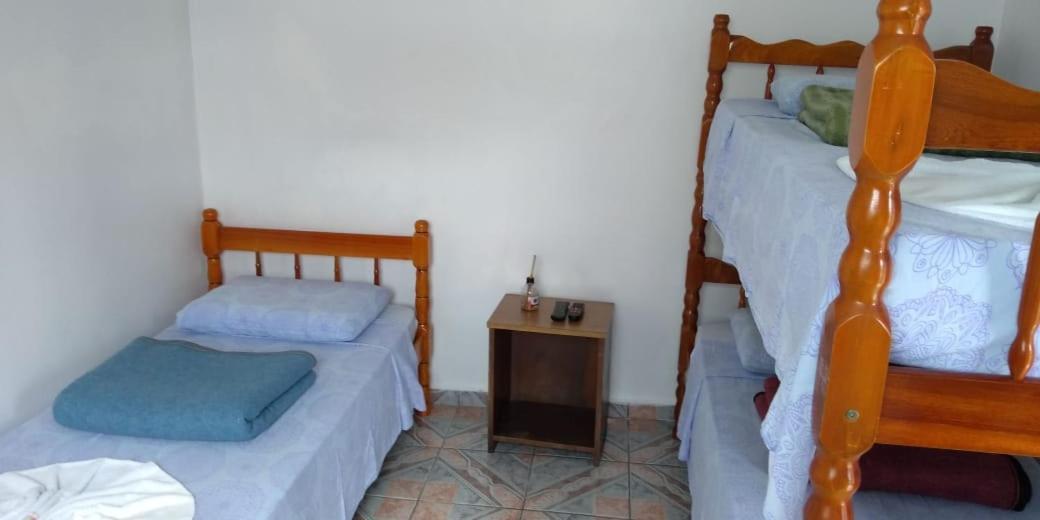 Quarto Triplo com Banheiro