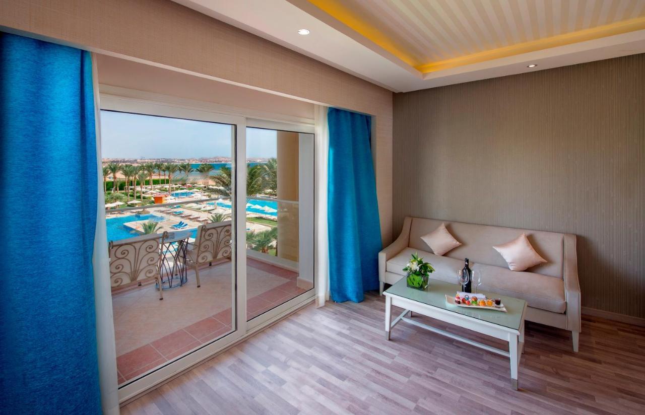 Premium Suite mit Whirlpool, Meer- und Poolblick sowie VIP-Paket