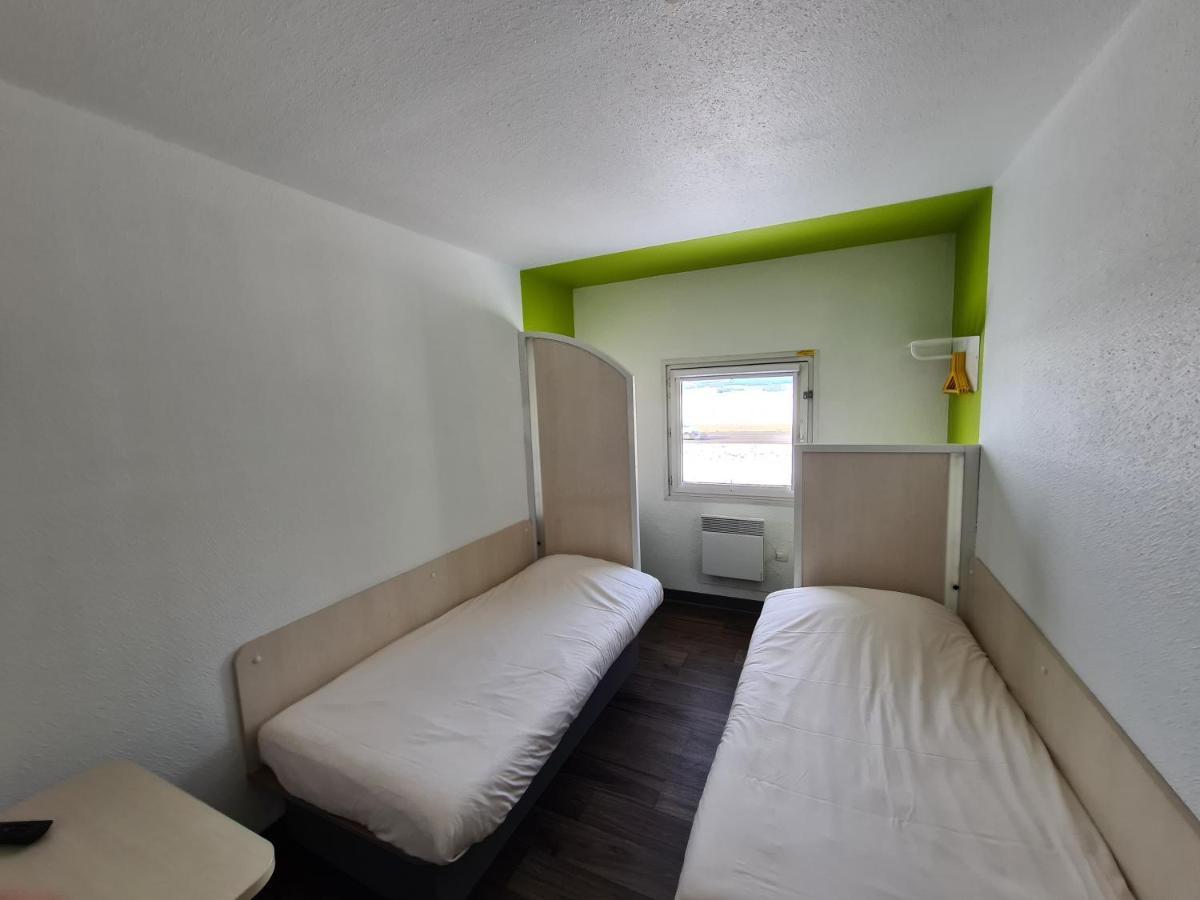 Chambre Lits Jumeaux avec Salle de Bains Commune