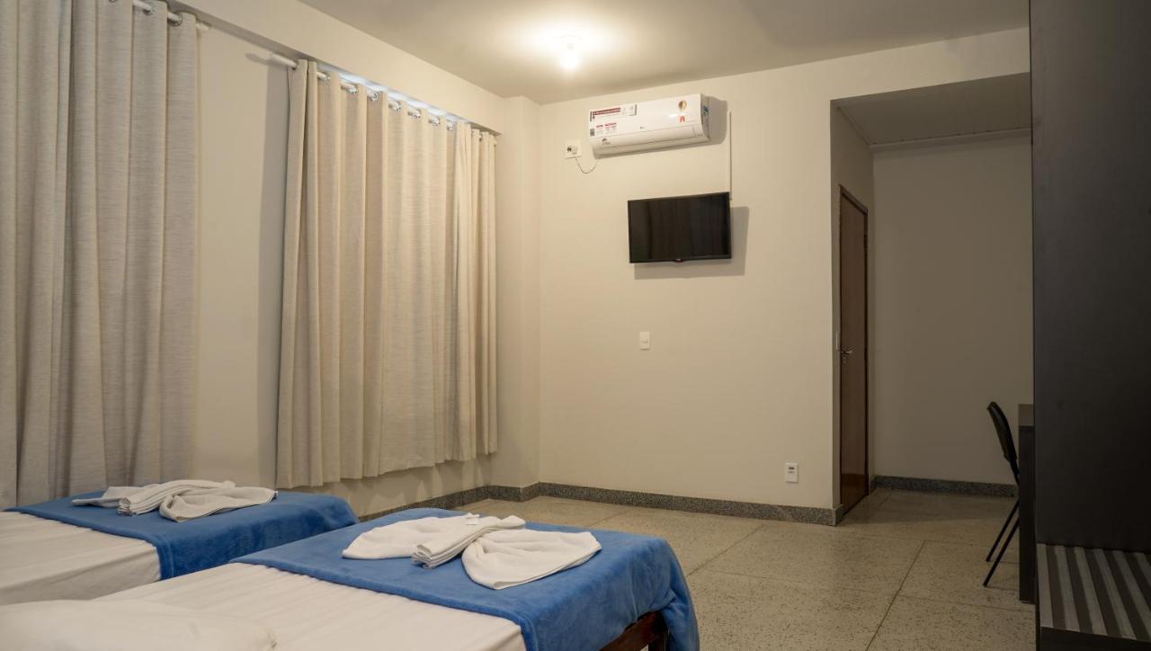 Quarto com 2 Camas de Solteiro