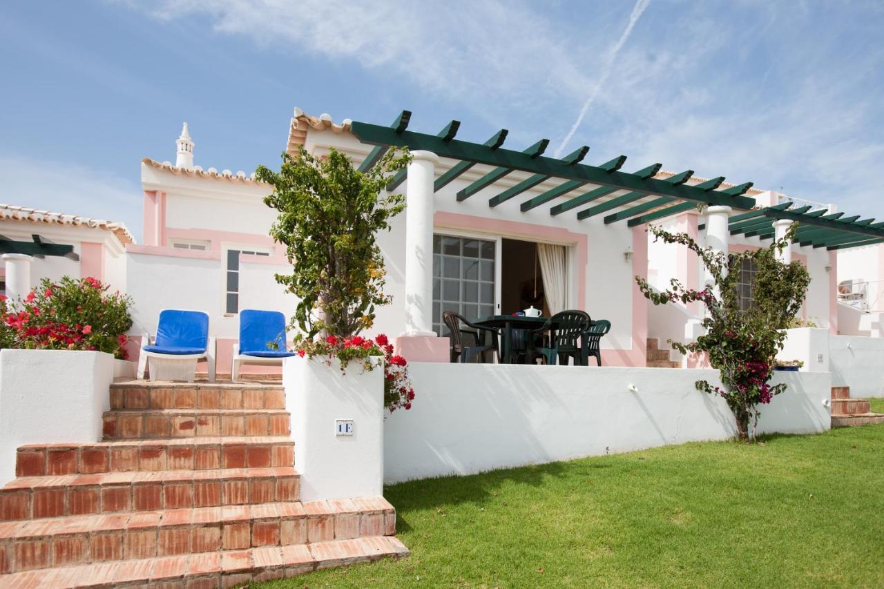 Villa com 2 Quartos e Vista Jardim