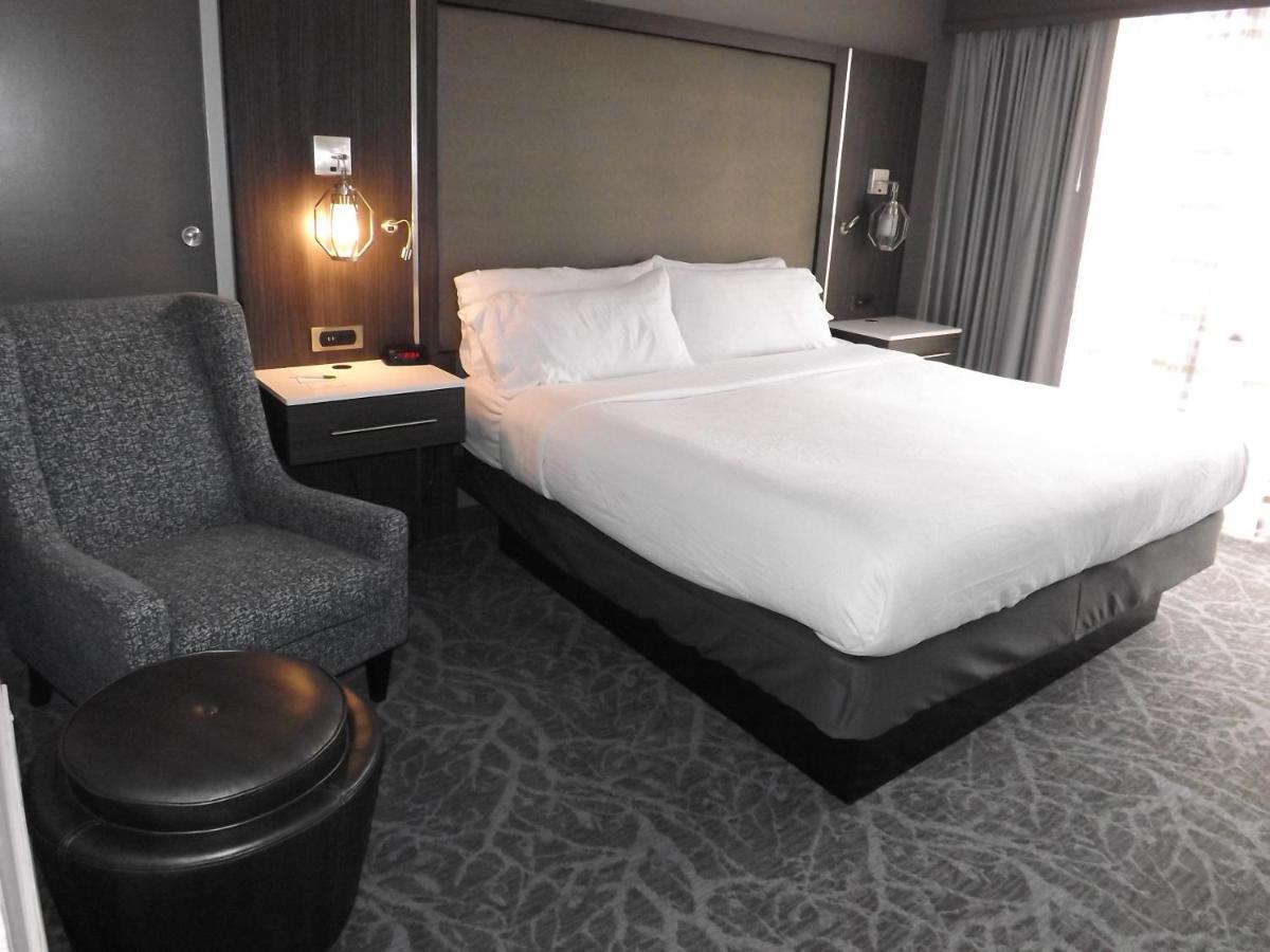 Standard Zimmer mit Kingsize-Bett Stadtblick