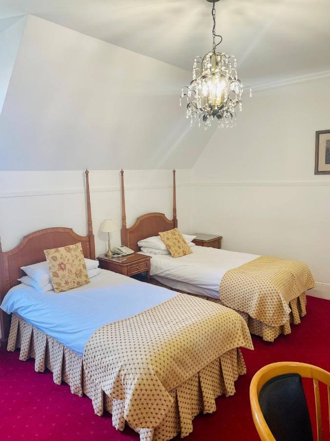 Zweibettzimmer mit Badewanne
