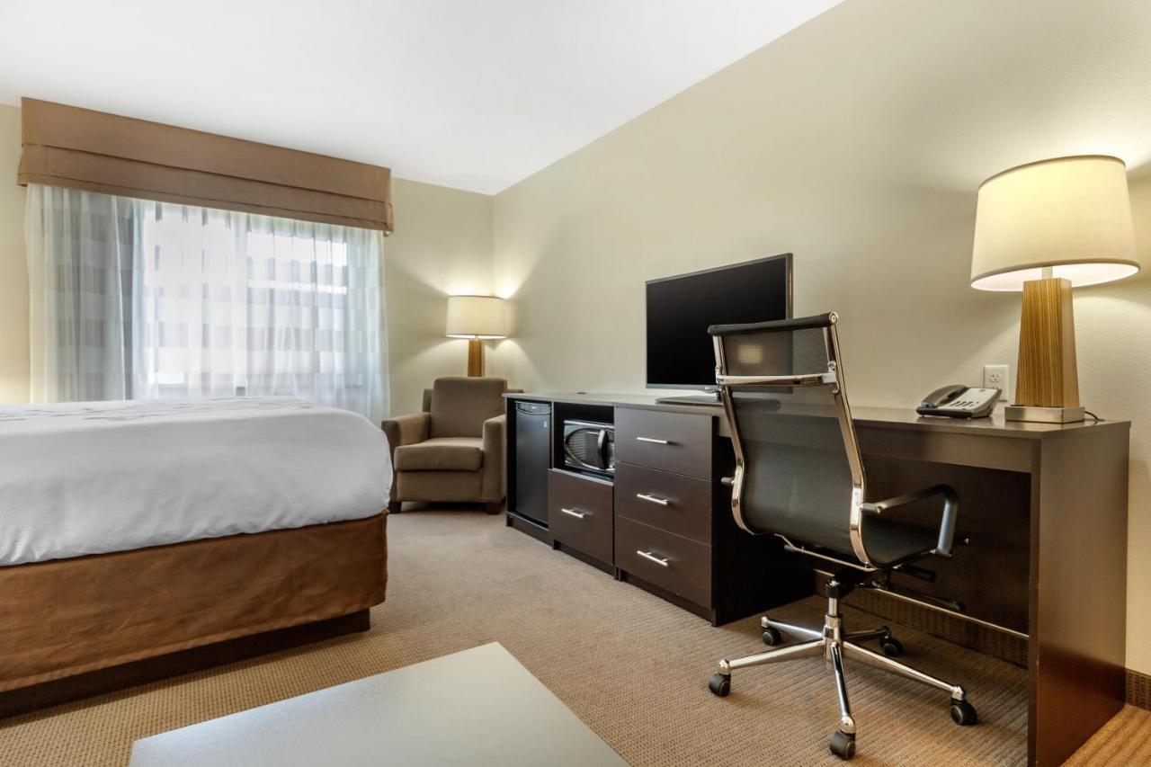 King Suite - Accessible/Non-Smoking