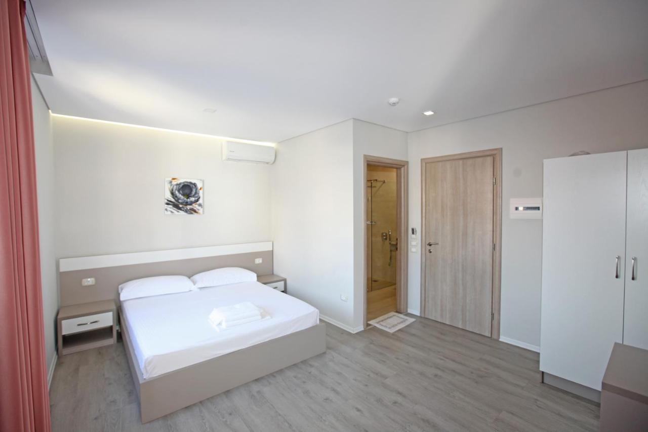 Dreibettzimmer mit Balkon