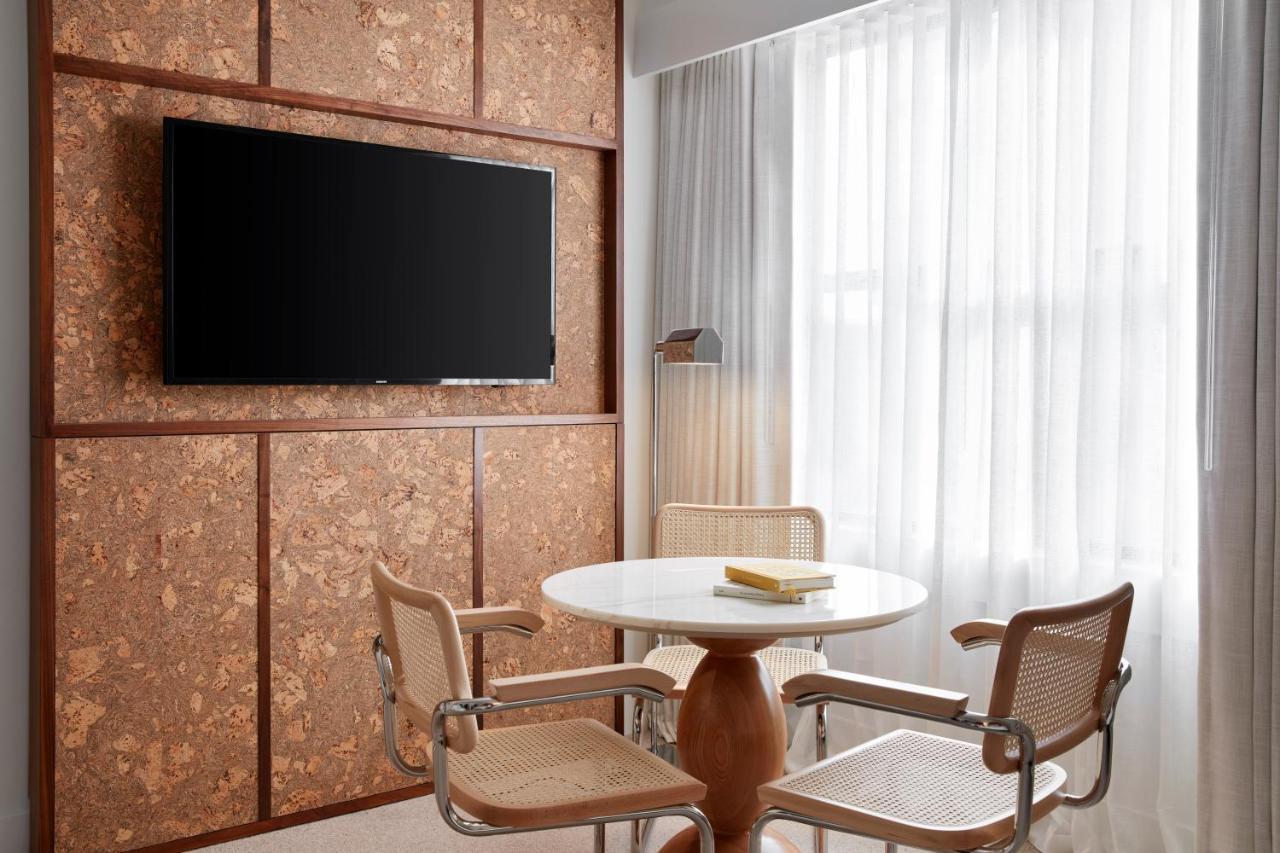 Deluxe Two Queens with Kitchenette