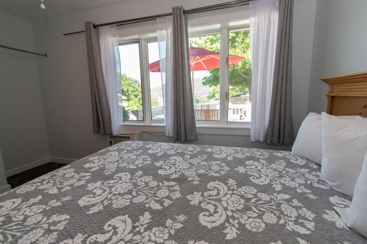 Suite with Lake View