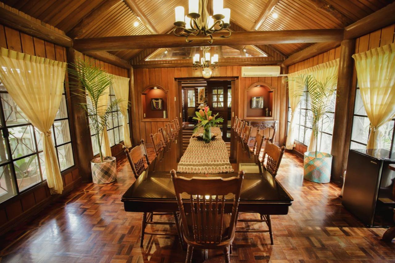 Family Room with Garden View