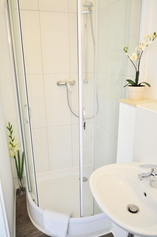 Vierbettzimmer mit privatem externen Bad