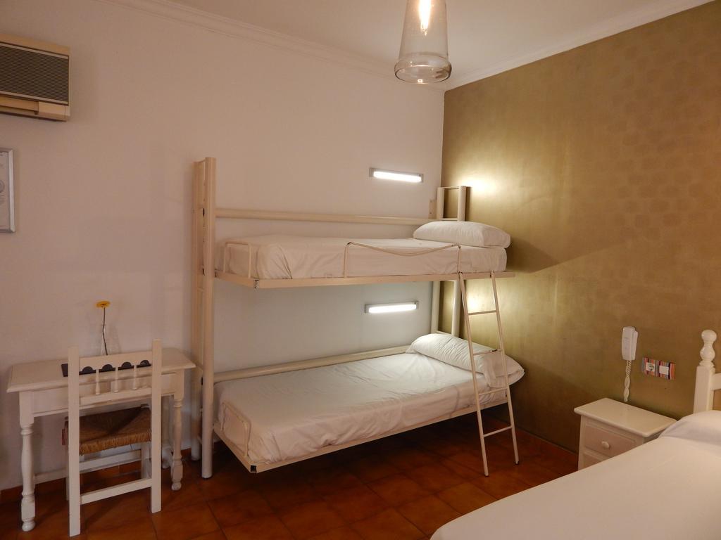 Doppel- oder Zweibettzimmer
