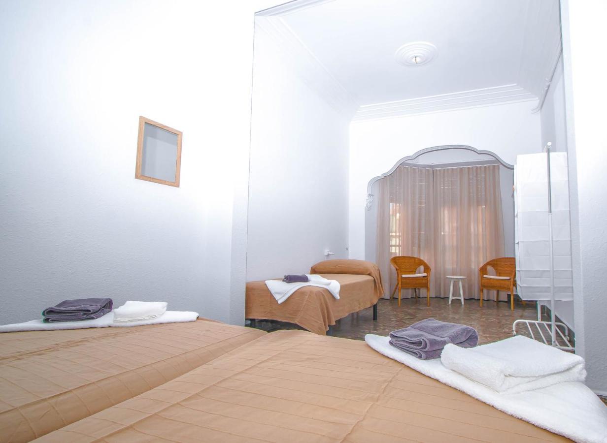Dreibettzimmer mit Gemeinschaftsbad